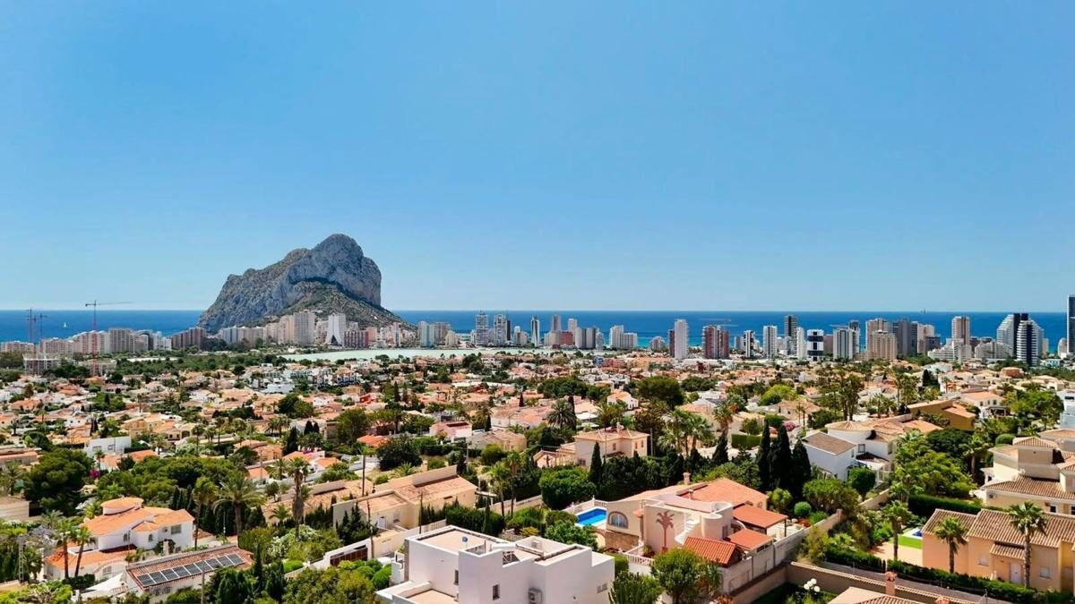 Houses with 8 bedrooms, 1000m² in Calpe, Spain [ID: 0152-522841]