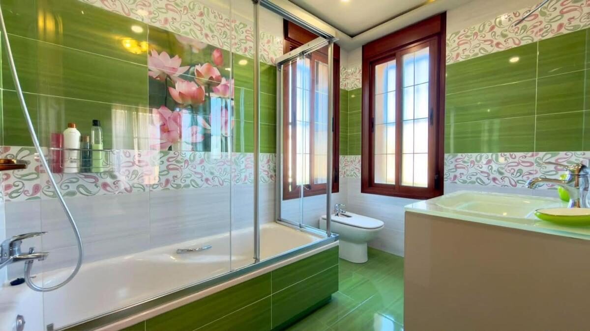 Houses with 8 bedrooms, 1000m² in Calpe, Spain [ID: 0152-522841]