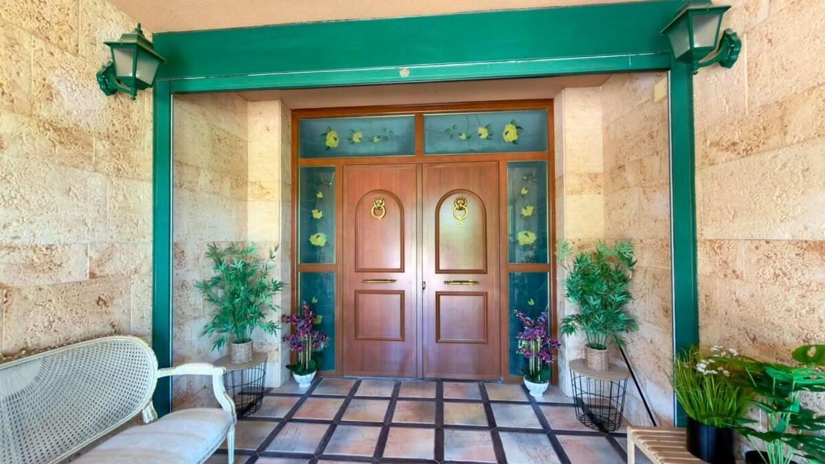 Houses with 8 bedrooms, 1000m² in Calpe, Spain [ID: 0152-522841]