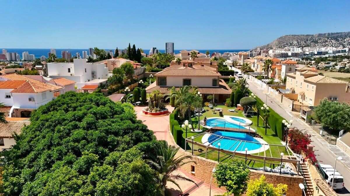 Houses with 8 bedrooms, 1000m² in Calpe, Spain [ID: 0152-522841]