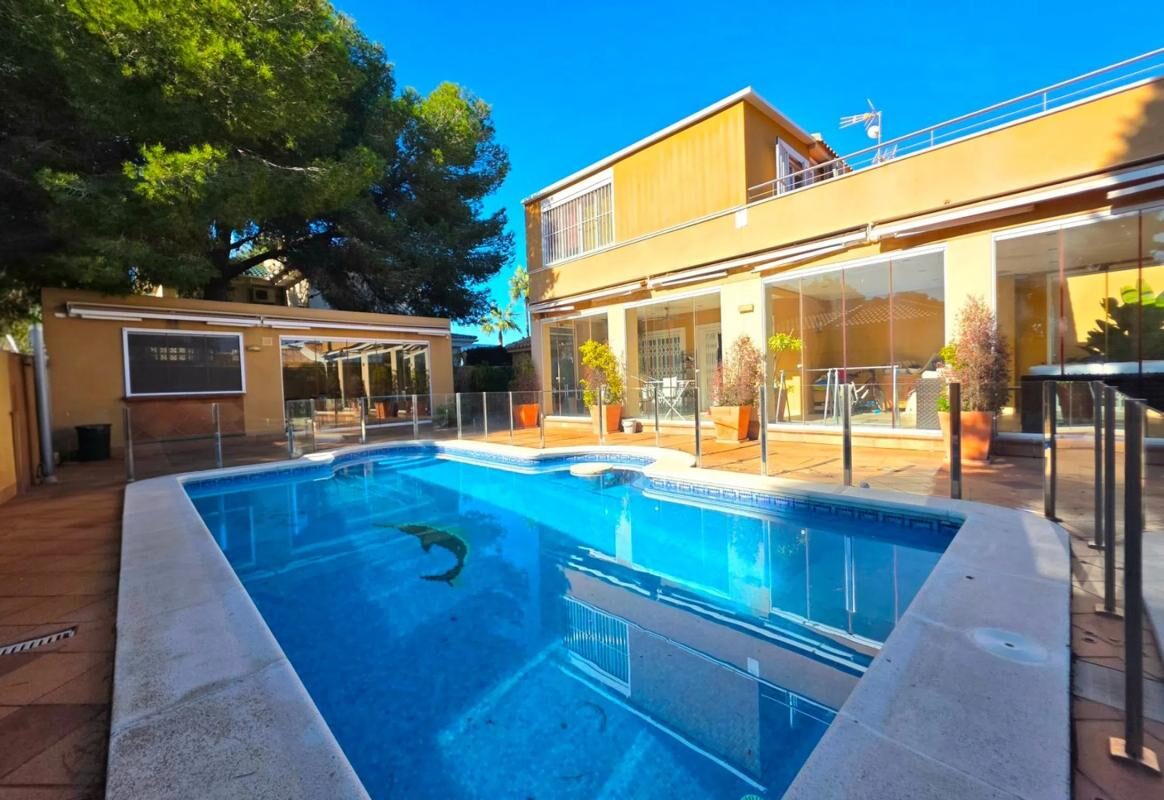 Вилла с 5 спальнями, 265м² в Ориуэла, Испания [ID: 0152-514633]