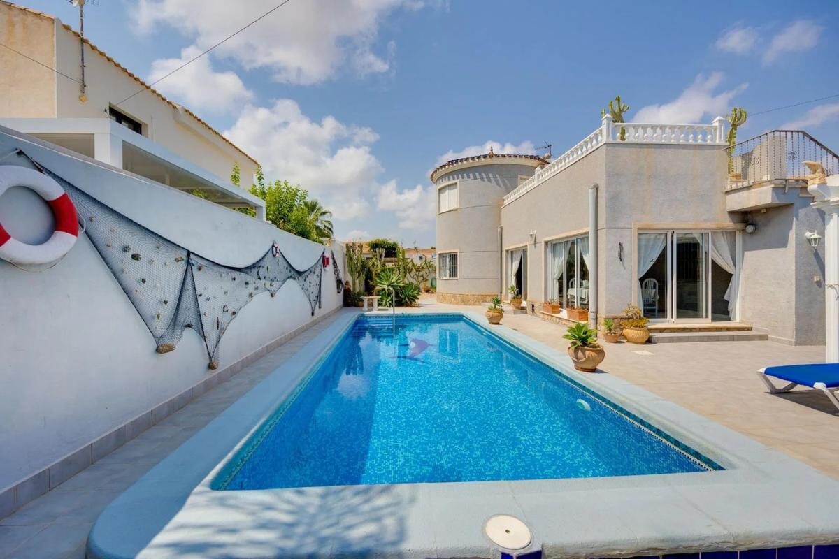 Вилла с 4 спальнями, 250м² в Ориуэла, Испания [ID: 0152-510508]