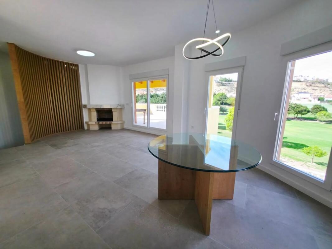 Вилла с 3 спальнями, 140м² в Рохалес, Испания [ID: 0152-509129]
