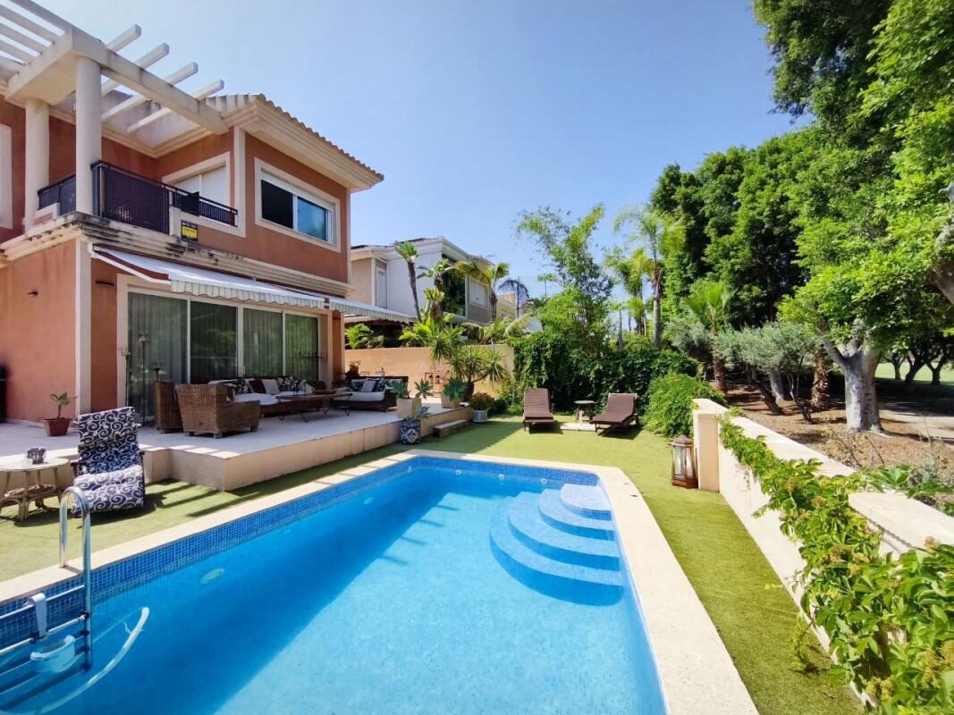 Вилла с 4 спальнями, 405м² в Аликанте, Испания [ID: 0152-500610]