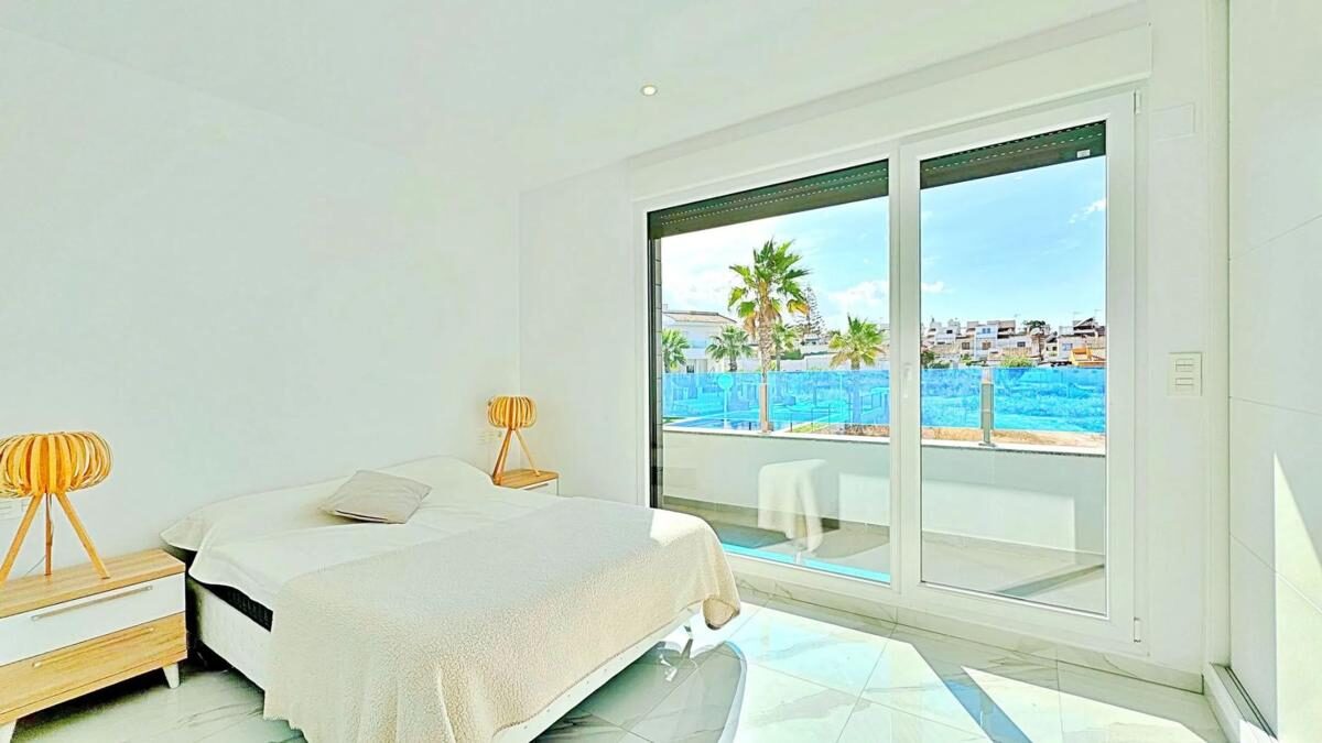 Dom szeregowy z 3 sypialniami, 113m² w Torrevieja, Hiszpania [ID: 0152-482370]