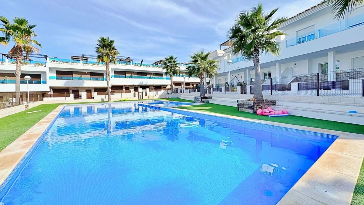 Dom szeregowy z 3 sypialniami, 113m² w Torrevieja, Hiszpania [ID: 0152-482370]