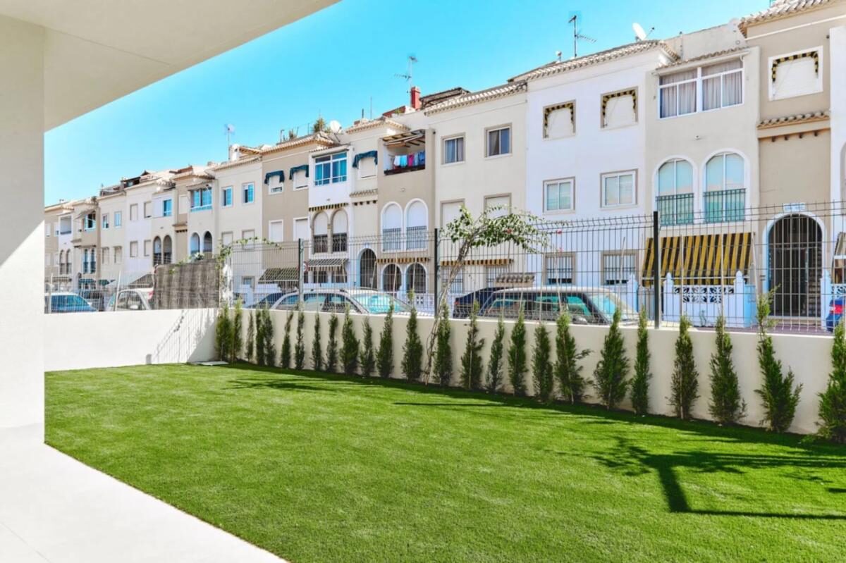 Dom szeregowy z 2 sypialniami, 98m² w Torrevieja, Hiszpania [ID: 0152-482151]