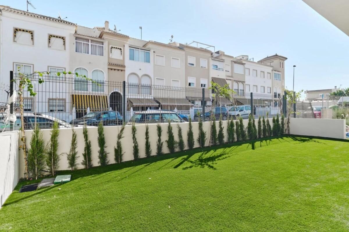 Dom szeregowy z 2 sypialniami, 98m² w Torrevieja, Hiszpania [ID: 0152-482151]