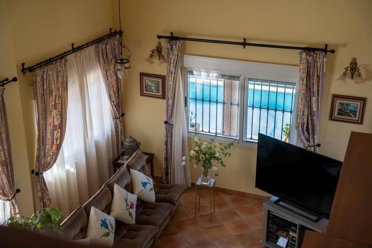 Вилла с 4 спальнями, 1000м² в Бигастро, Испания [ID: 0152-478921]