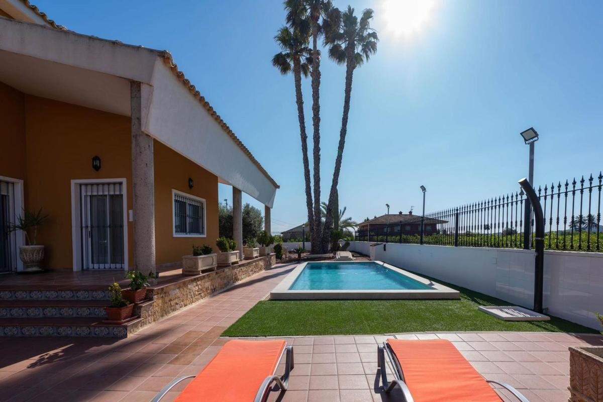 Вилла с 4 спальнями, 1000м² в Бигастро, Испания [ID: 0152-478921]