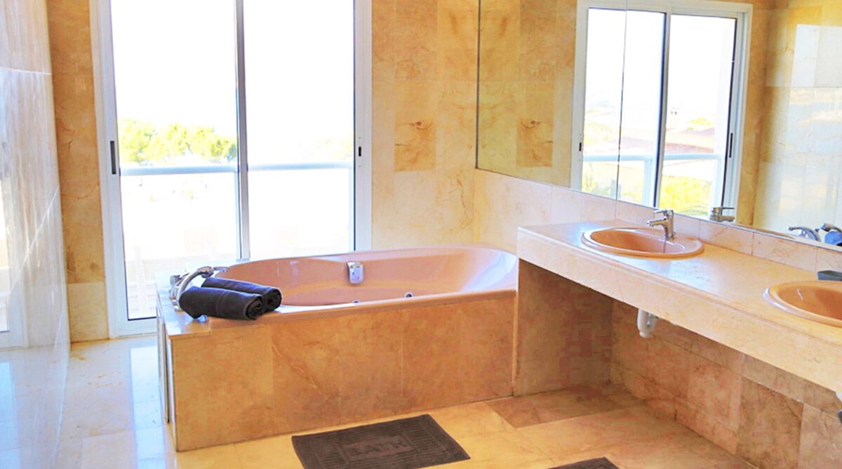 House with 5 bedrooms, 400m² in Palma, Spain [ID: 0105-013]