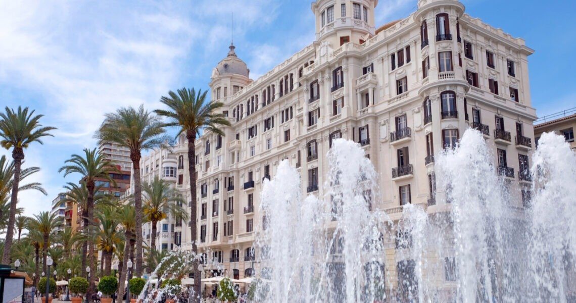 Apartment with 4 bedrooms, 123m² in Alicante, Spain [ID: 0137s-SP0661]
