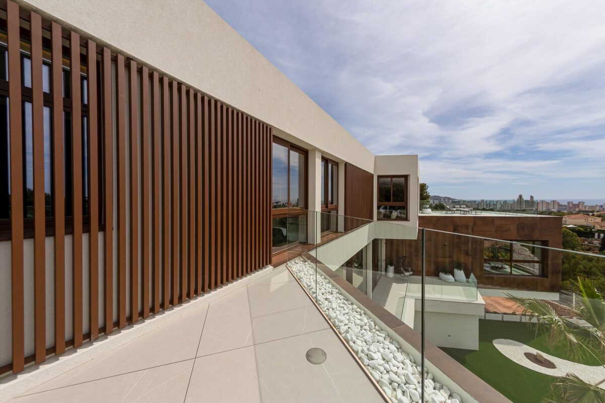 Villa with 5 bedrooms, 535m² in Benidorm, Spain [ID: 0137s-SP0654]