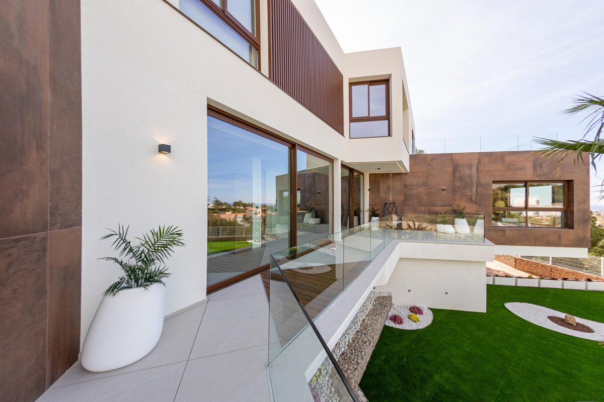 Villa with 5 bedrooms, 535m² in Benidorm, Spain [ID: 0137s-SP0654]