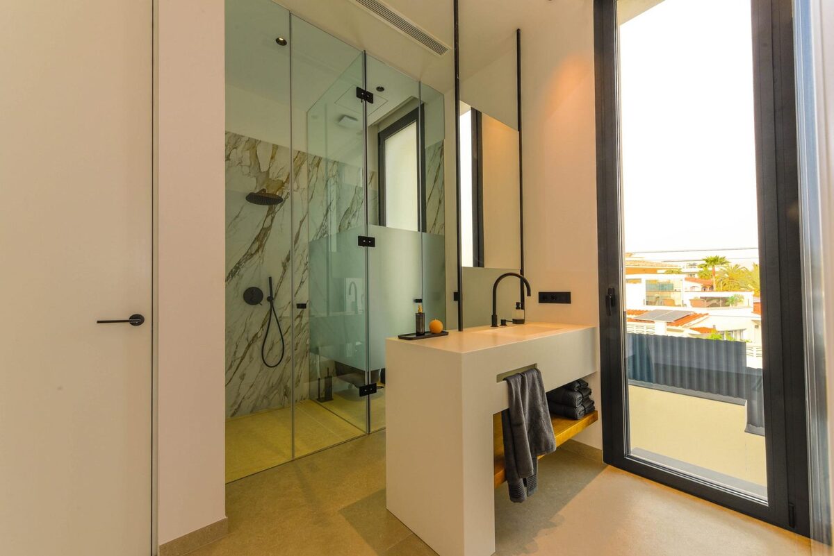Вілла з 4 спальнями, 620м² в Альфаз-дель-Пі, Іспанія [ID: 0137s-SP0653]
