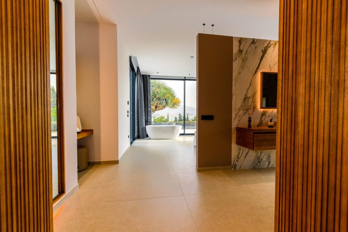 Вілла з 4 спальнями, 620м² в Альфаз-дель-Пі, Іспанія [ID: 0137s-SP0653]