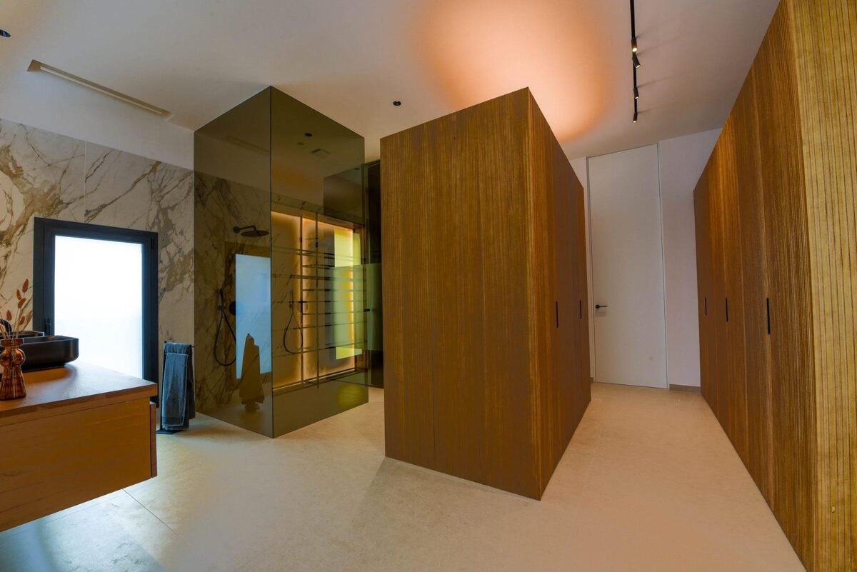 Вілла з 4 спальнями, 620м² в Альфаз-дель-Пі, Іспанія [ID: 0137s-SP0653]
