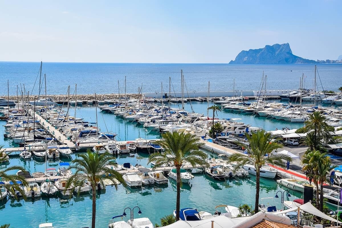Villa with 4 bedrooms, 314m² in Moraira-Teulada, Spain [ID: 0137s-SP0345]