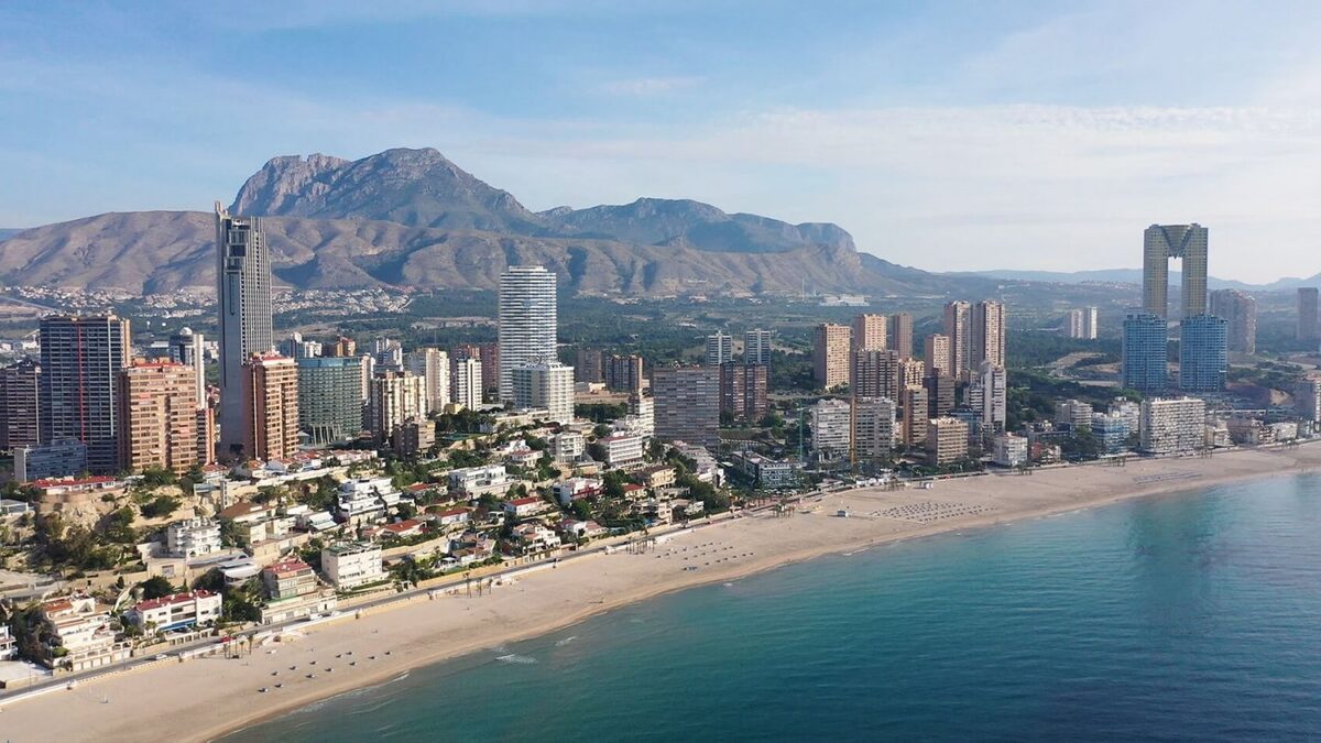 Apartment with 2 bedrooms, 80m² in Benidorm, Spain [ID: 0137s-SP0065]