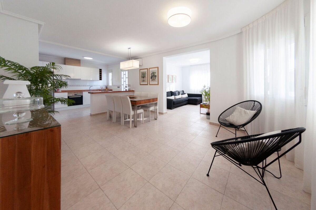 Вилла с 3 спальнями, 130м² в Рохалес, Испания [ID: 0137s-SP0145]