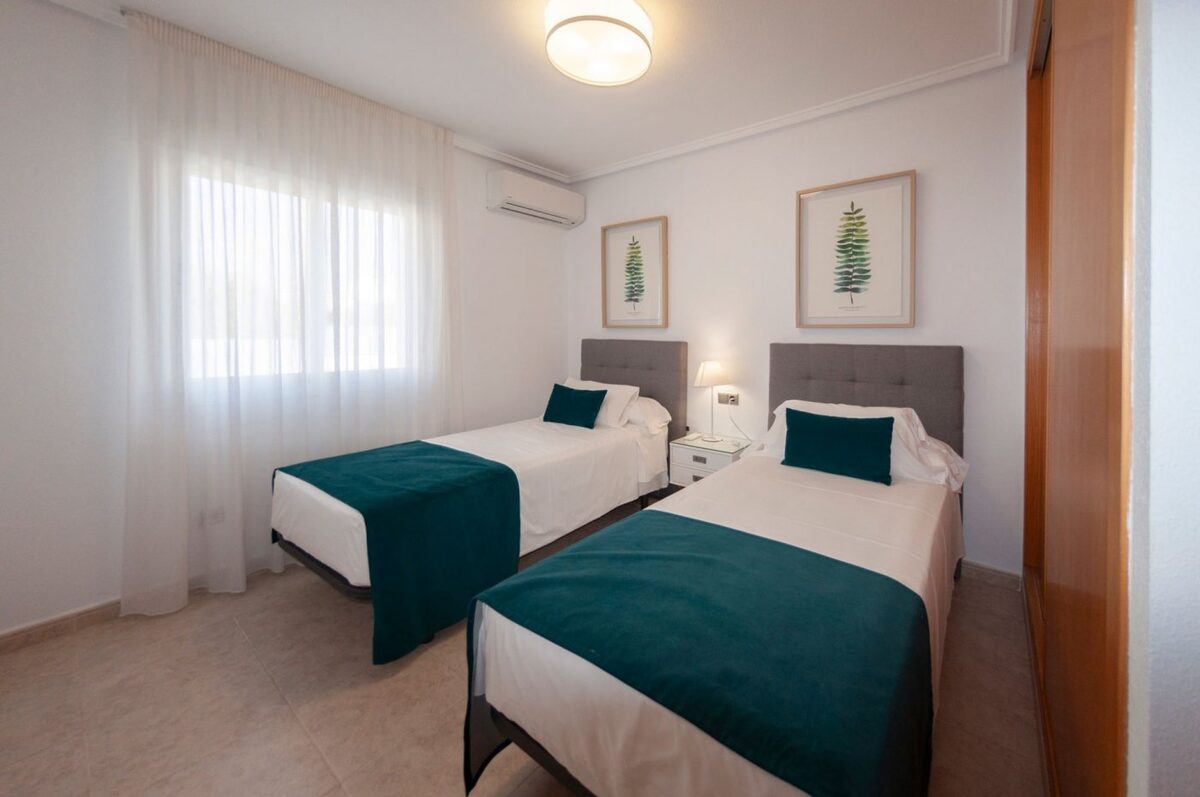 Вилла с 3 спальнями, 130м² в Рохалес, Испания [ID: 0137s-SP0145]