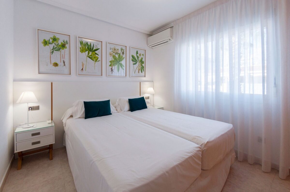 Вилла с 3 спальнями, 130м² в Рохалес, Испания [ID: 0137s-SP0145]