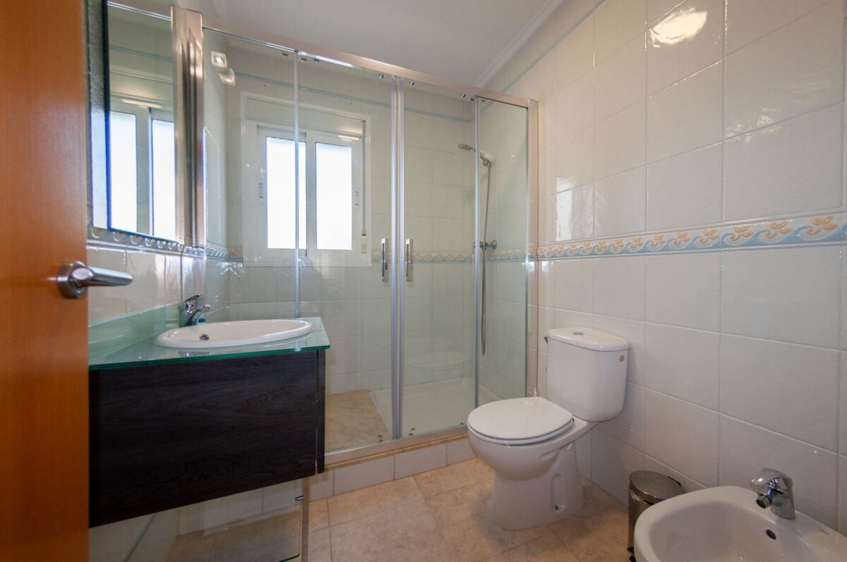 Вилла с 3 спальнями, 130м² в Рохалес, Испания [ID: 0137s-SP0145]