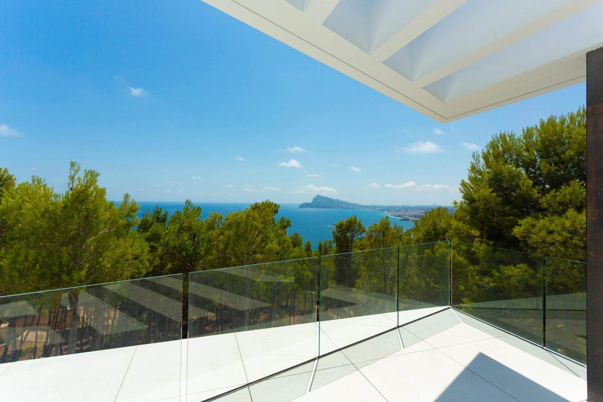 Villa with 3 bedrooms, 560m² in Altea, Spain [ID: 0137s-SP0532]