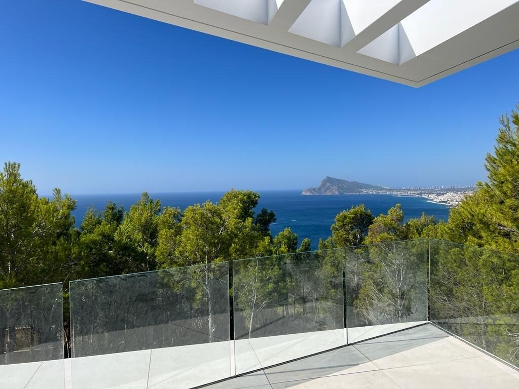 Villa with 3 bedrooms, 560m² in Altea, Spain [ID: 0137s-SP0532]
