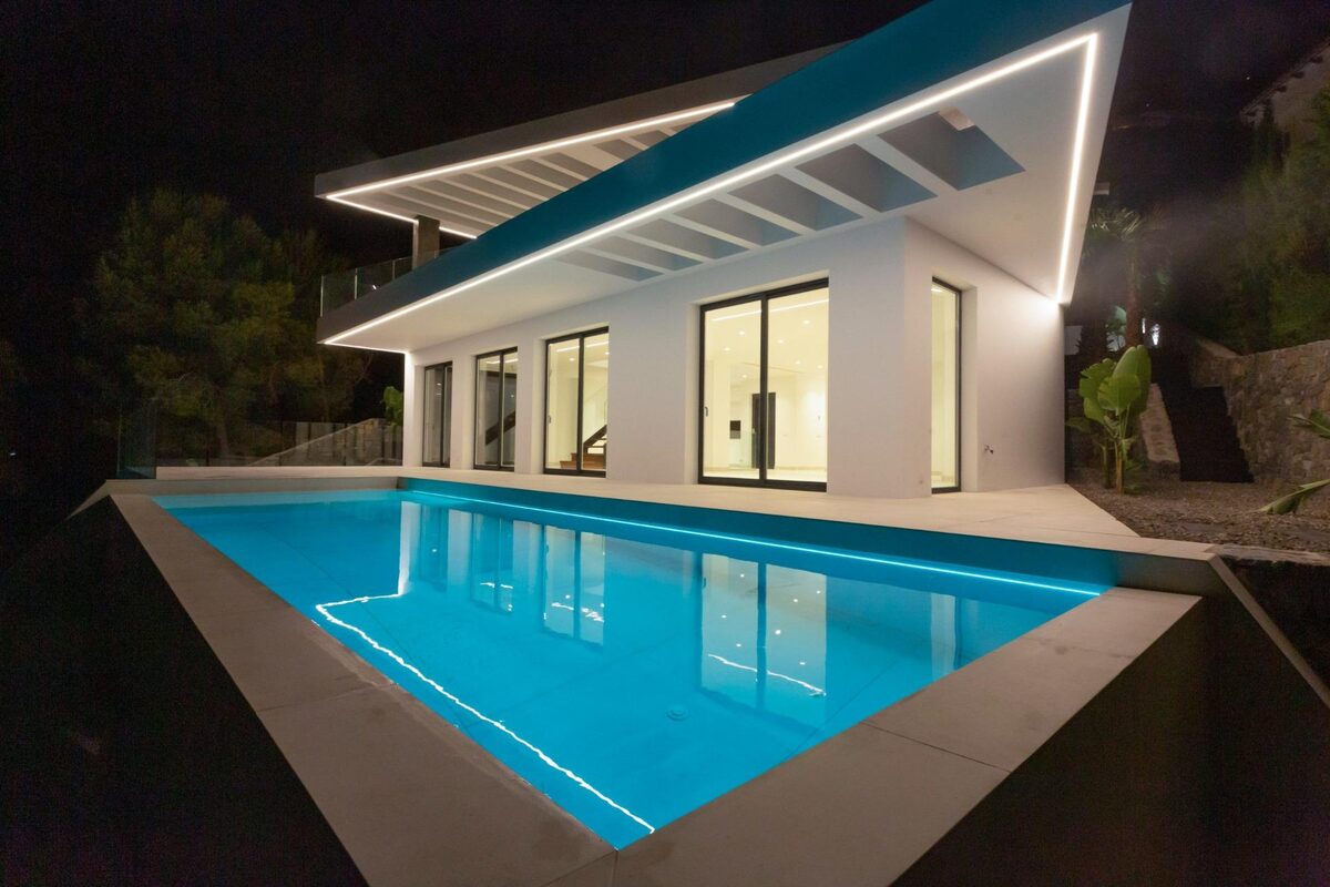 Villa with 3 bedrooms, 560m² in Altea, Spain [ID: 0137s-SP0532]